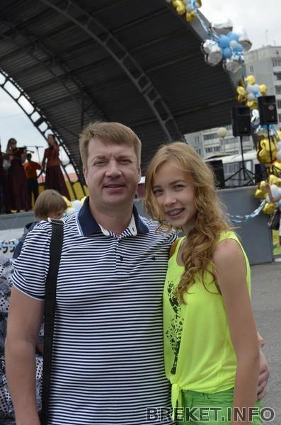 С папой)